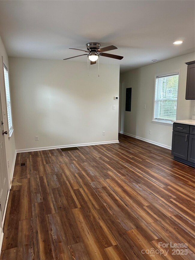 Building Photo - 317 W Newton St