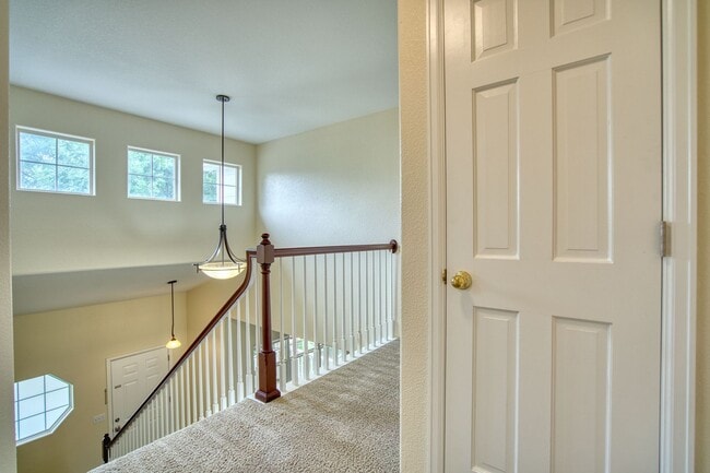 Building Photo - Charming Mill Village 3Bed/3Bath Home with...