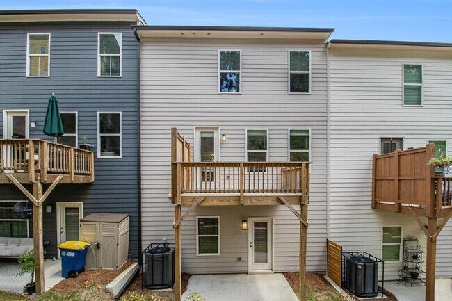 Building Photo - 387 Skylar Way SE