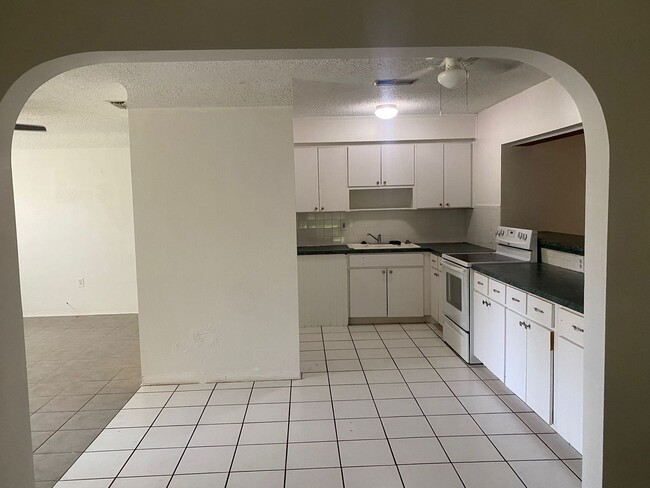 Building Photo - 830 65th Ave S