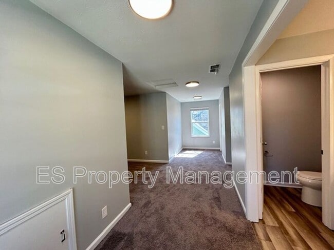 Building Photo - 838 N Temple Ave