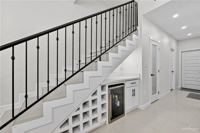 Building Photo - 6836 N 5th St