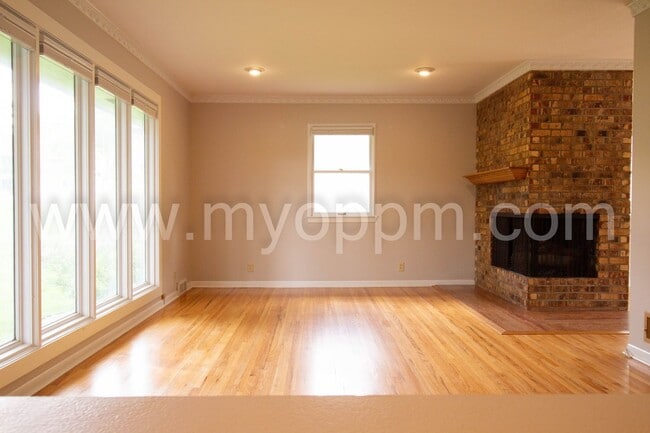 Building Photo - UPDATED 4bedroom Ranch Home!  $600 off the Deposit!!!