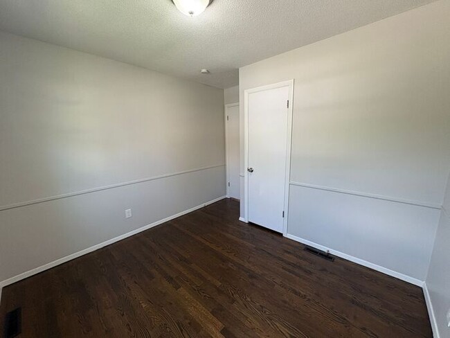 Building Photo - Comfortable 3-Bedroom Home with Fenced Yar...
