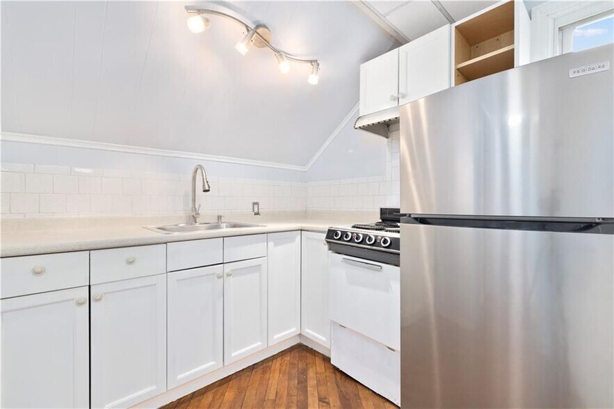 Building Photo - 4 Rego Rd