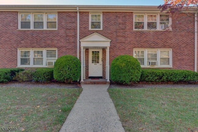 Building Photo - 255 Bogert Rd