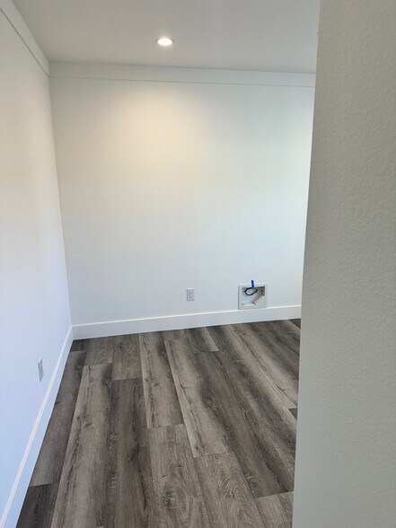 Building Photo - 148 Mission Dr