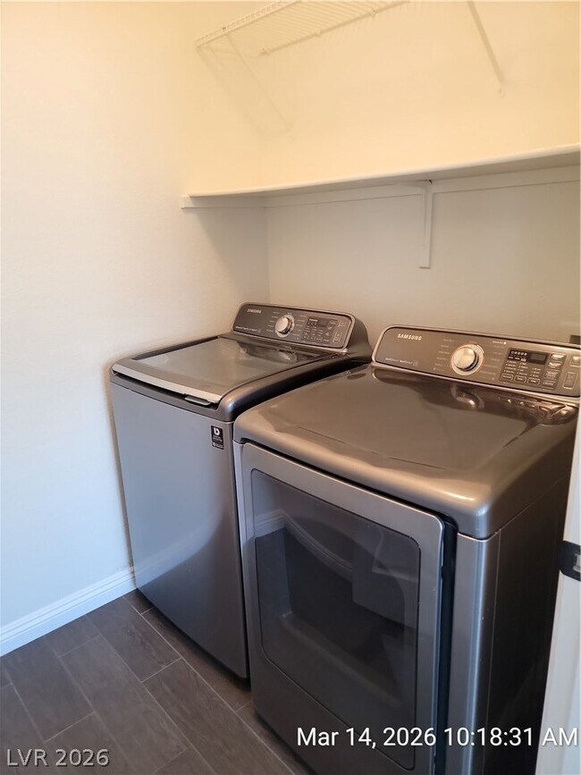 Building Photo - 998 Lone Pine River Ave