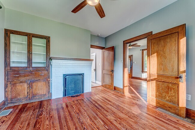 Building Photo - 58 Levels Rd