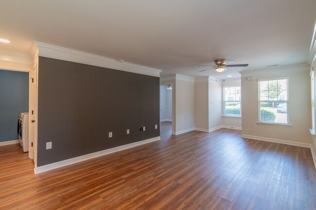 Building Photo - Charming End-Unit Townhome with Prime Loca...