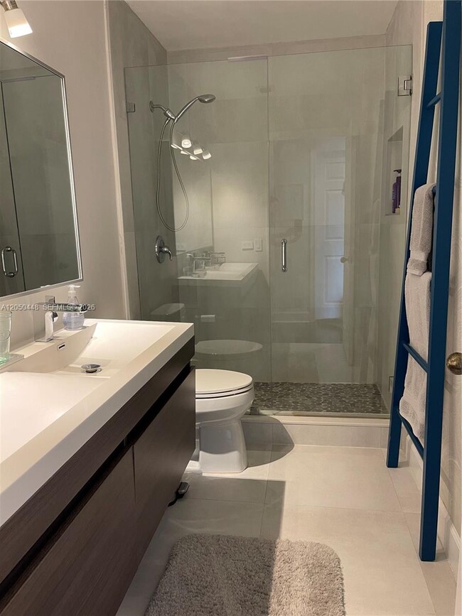 Building Photo - 485 Silver Palm Way