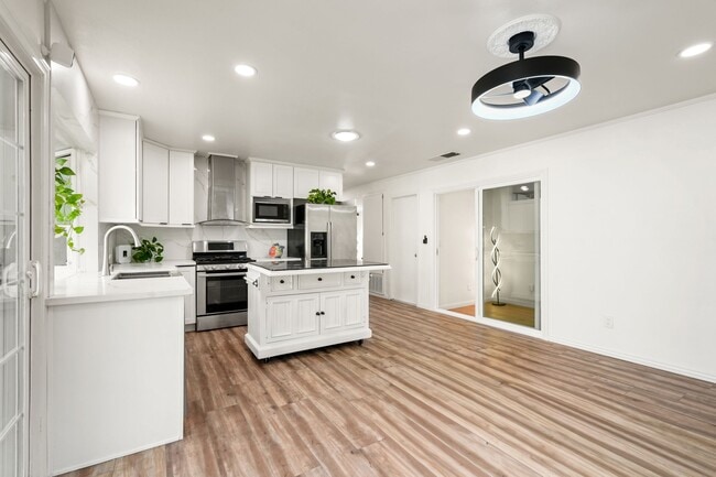 Building Photo - 27480 Cherry Creek Dr