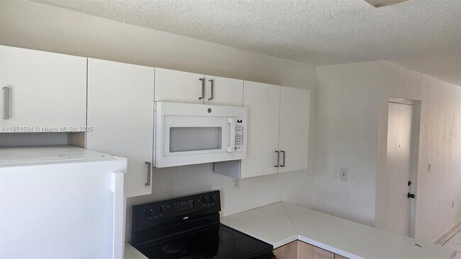 Building Photo - 2710 W 60th Pl