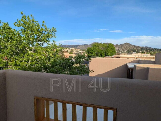 Building Photo - 511 Eugene Ct SE