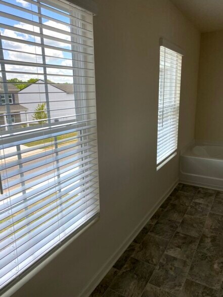 Building Photo - 5420 BARBERRY AVENUE