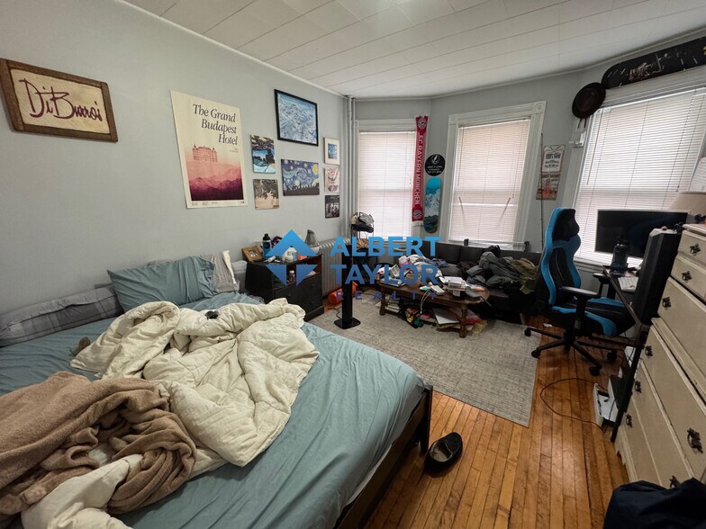 Building Photo - 38 Cherry St