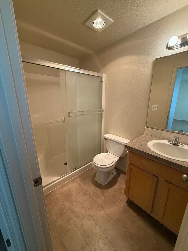 Building Photo - 3 Bedroom/2.5 Bath Home in the Carter Park...
