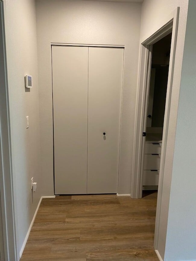 Building Photo - 1-Bdrm/1-Bath Ground Level End-unit w/ 2-Assigned Tandem Parking