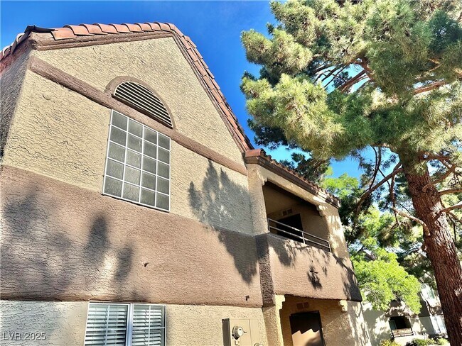 Building Photo - 2200 S Fort Apache Rd