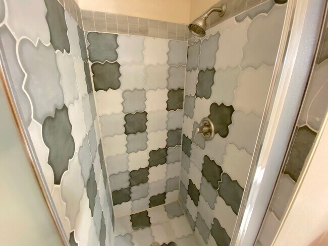 Building Photo - North Hills  in Northeast El Paso 4 bed with Refrig A/C right next to Franklin Mountains!