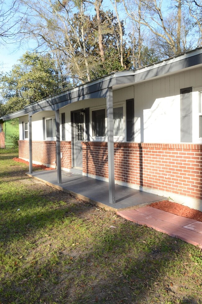 Building Photo - 411 Cambridge Dr