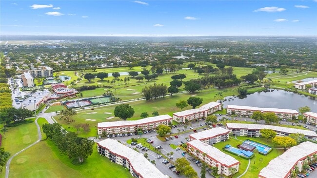 Building Photo - 9200 N Hollybrook Lake Dr