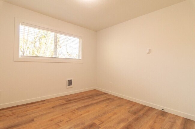 Building Photo - 506-510 SE 46th Ave