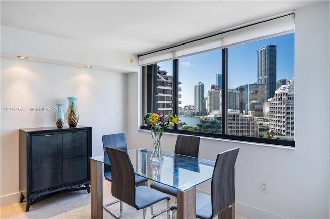 Building Photo - 540 Brickell Key Dr