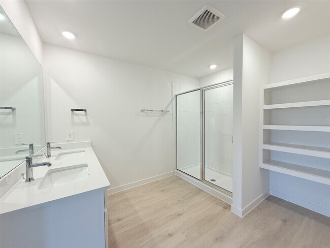 Building Photo - 30714 Wicklow Gdns Dr