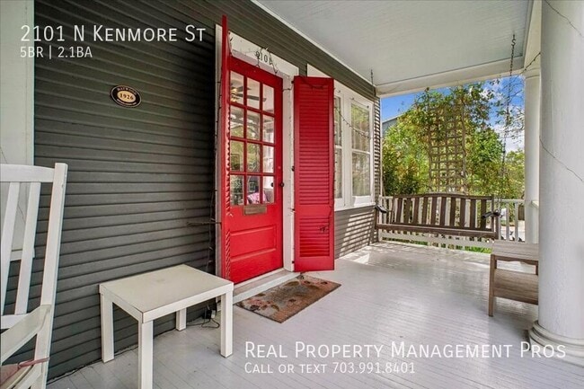 Building Photo - 2101 N Kenmore St