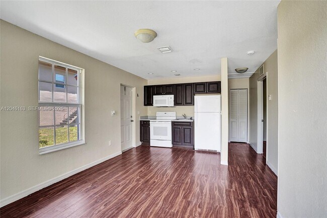 Building Photo - 727 22nd St