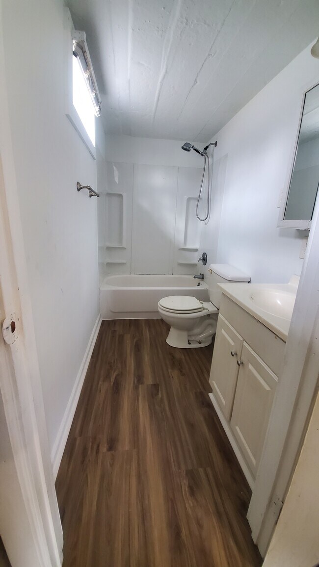 Building Photo - 922 Kinzler Ave