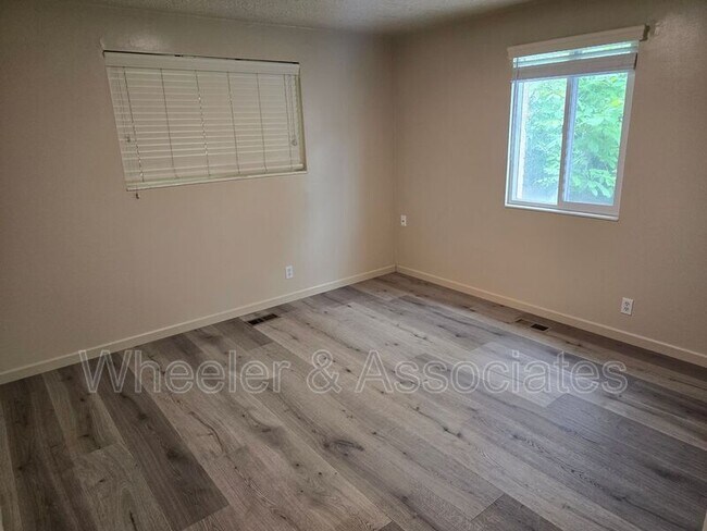 Building Photo - 3070 Eccles Ave