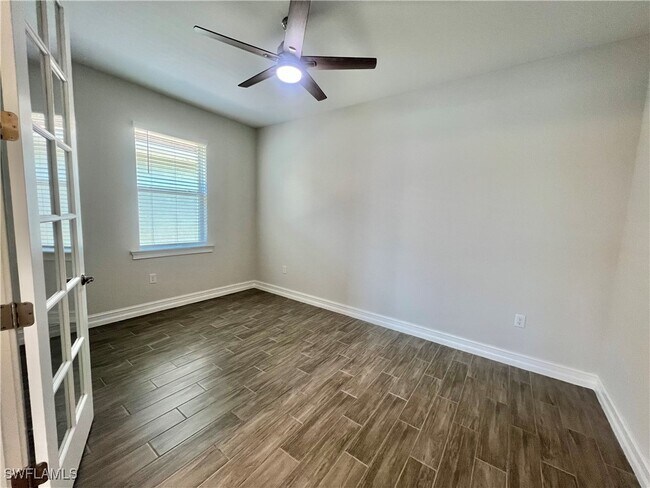 Building Photo - 1233 Enbrook Lp