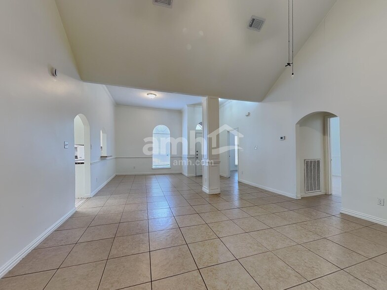 Building Photo - 6119 Old Farmhouse Ln
