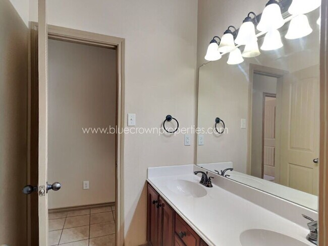 Building Photo - 2172 Liriope Ln