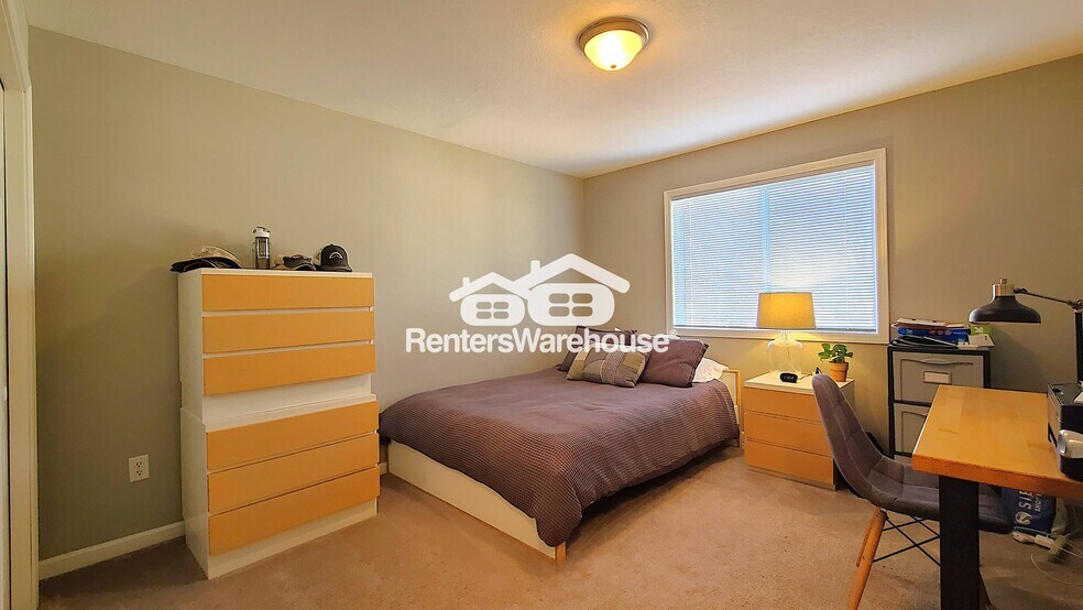 Building Photo - 319 4th St N