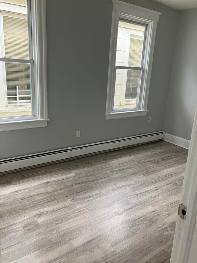 Building Photo - 127 W 51st St