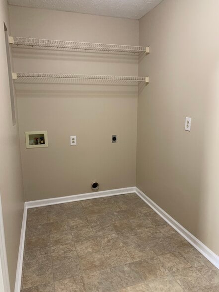 Building Photo - 213 Copperfield Ln
