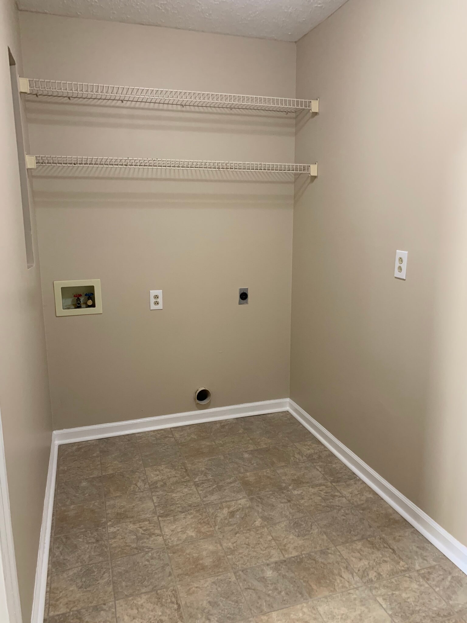 Building Photo - 213 Copperfield Ln