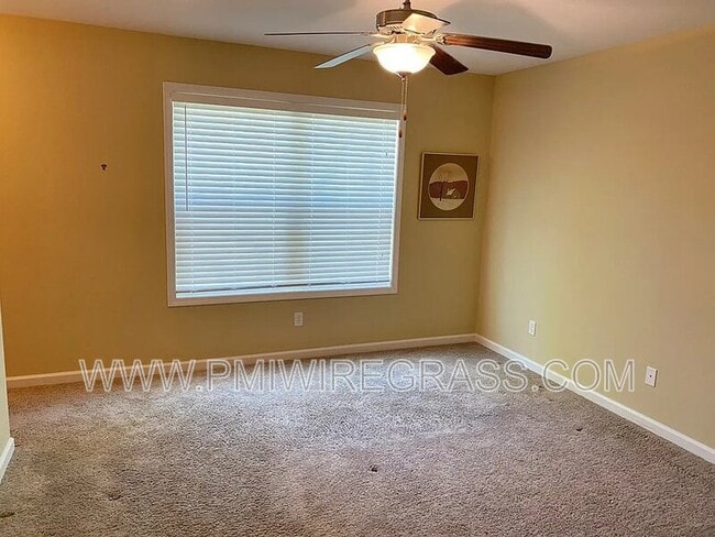 Building Photo - 214 Winterberry Way