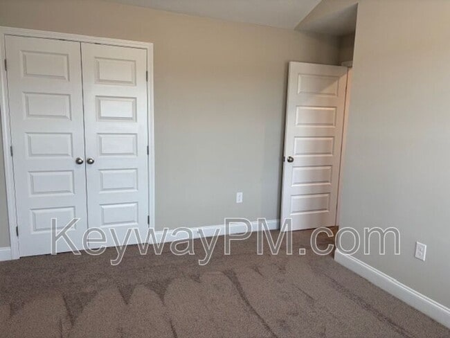 Building Photo - 515 Yuma Ln