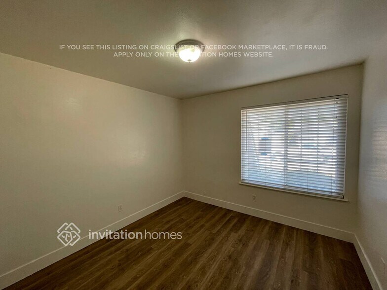 Building Photo - 7401 Blackthorne Way
