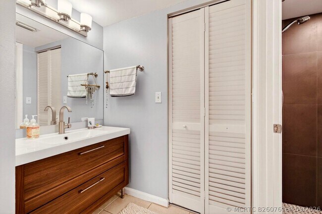 Building Photo - 321 Norwood Terrace