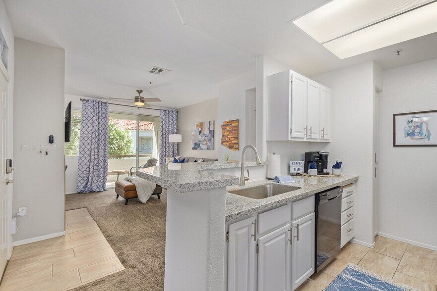 Building Photo - 11375 E Sahuaro Dr