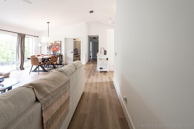 Building Photo - 73 Admirals Ct