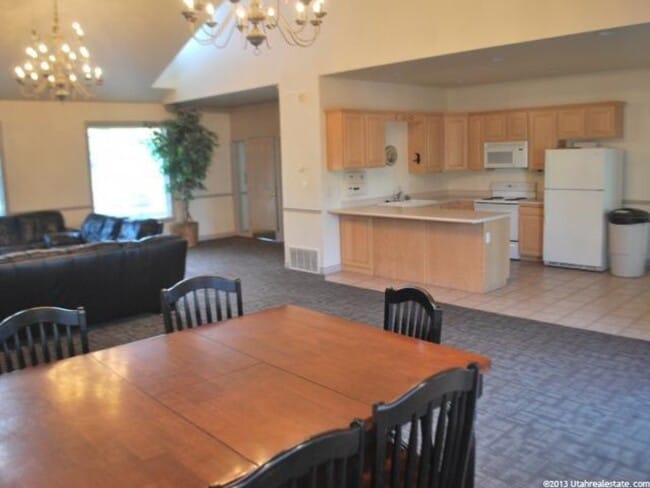 Building Photo - 3 Bedroom Townhome in Provo's Westside