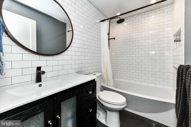Building Photo - 7308 Poplar Ct