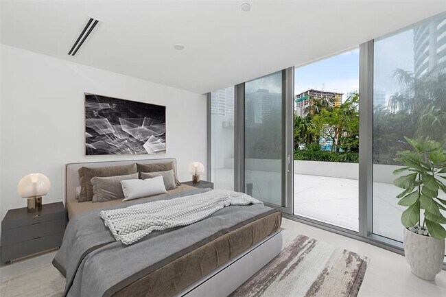 Building Photo - 300 Biscayne Blvd Way
