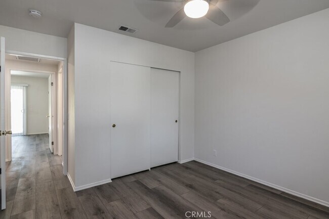 Building Photo - 25040 Everett Dr